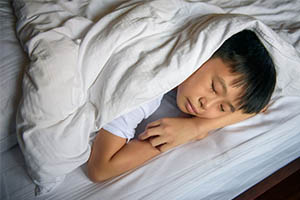 long sleeper - boy sleeping in bed